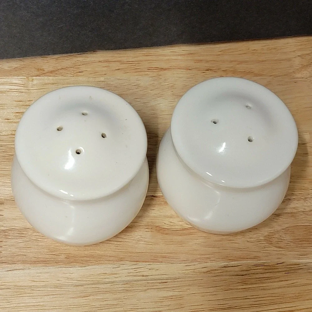 VTG Pfaltzgraff Sunrise Good Quality‎ Stoneware Salt And Pepper Shaker Set